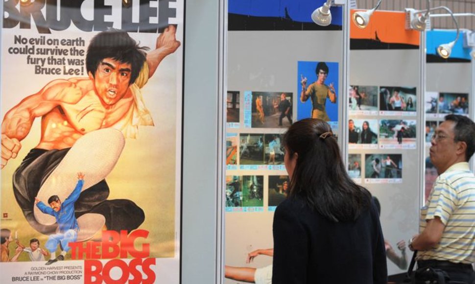 Plakatas, reklamuojantis filmą su Bruce'u Lee