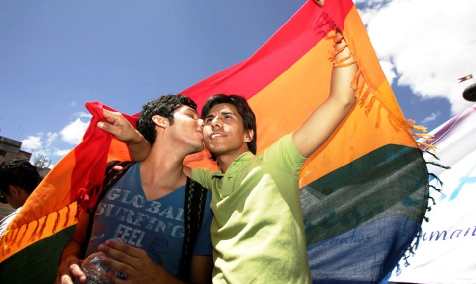 Homoseksualūs vyrai demostracijoje už lygias teises