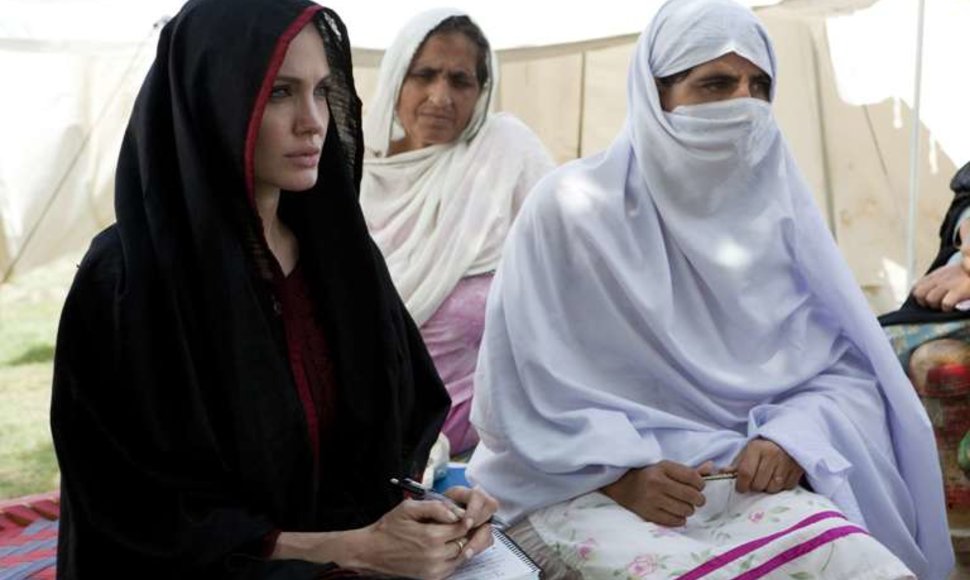 Angelina Jolie lankosi Pakistane