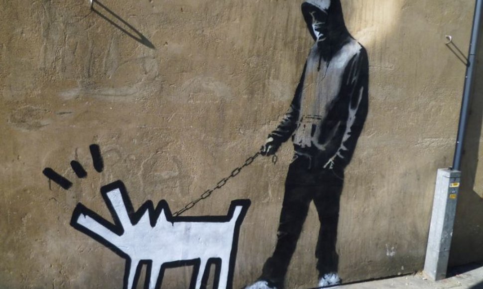 Banksy darbas „Išsirink savo ginklą“ (angl. „Choose your weapon“)