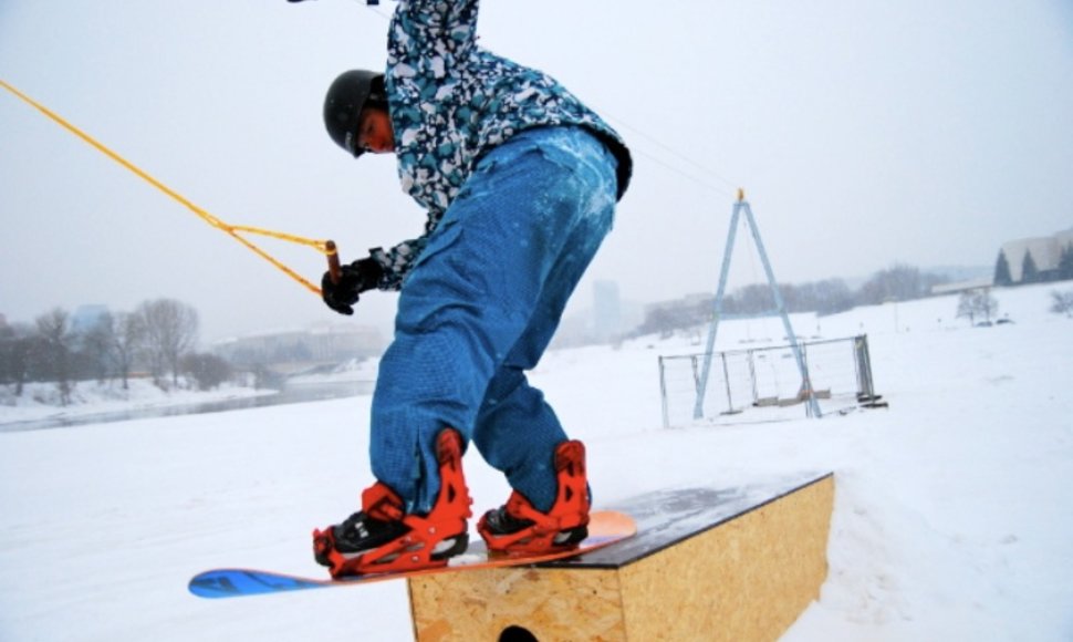 Sniego parkas įsikūrė prie Baltojo tilto.