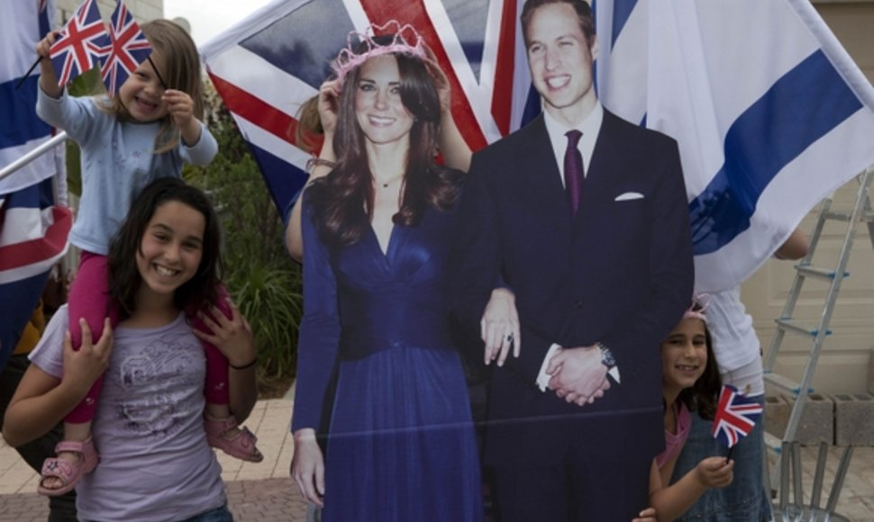 Didžiosios Britanijos princo Williamo ir jo išrinktosios Kate Middleton figūros
