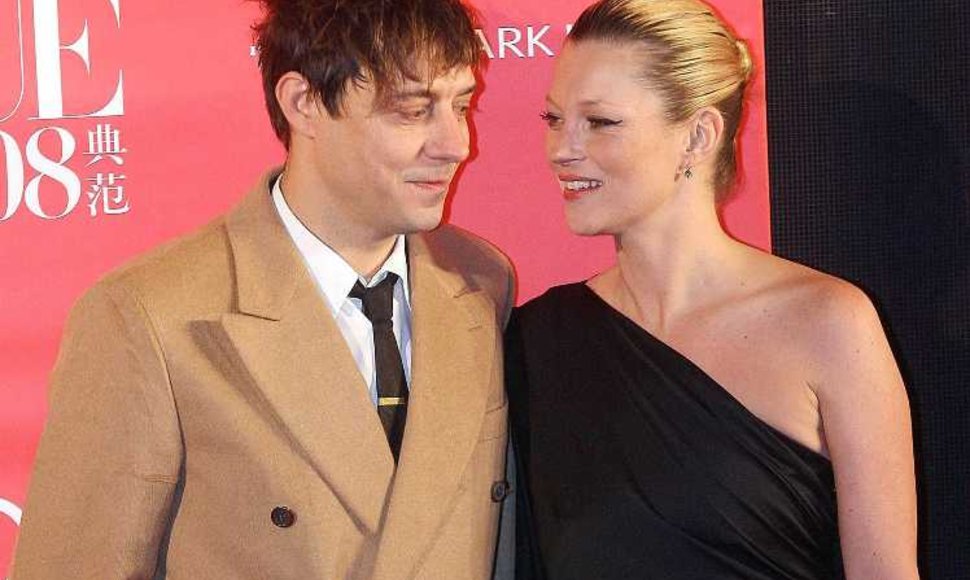 Kate Moss ir Jamie Hince'as