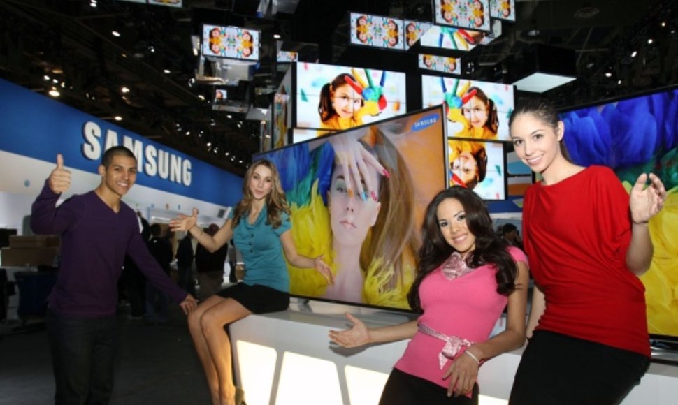 „Samsung“ išmaniųjų televizorių stendas. 