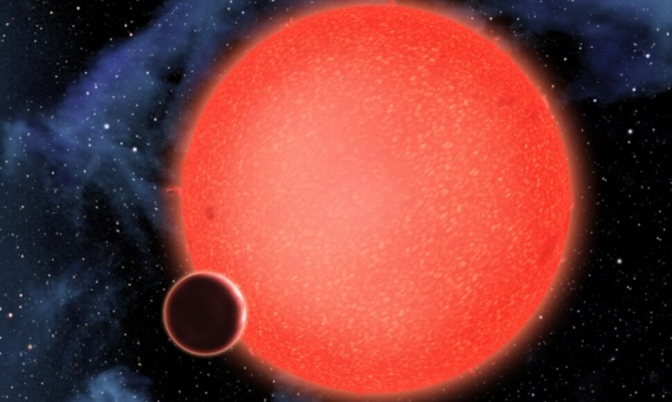 Planeta GJ1214b skrieja aplink savo žvaigždę. 