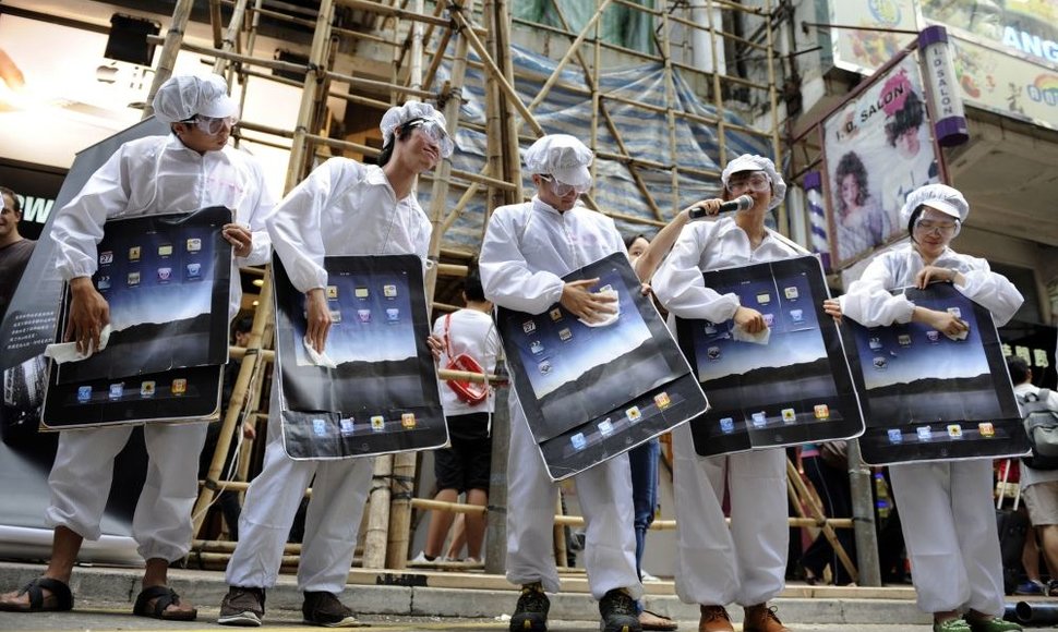Protesto akcija prieš darbuotojų išnaudojimą „Foxconn“ gamyklose, kuriose gaminami „Apple“ produktai. 