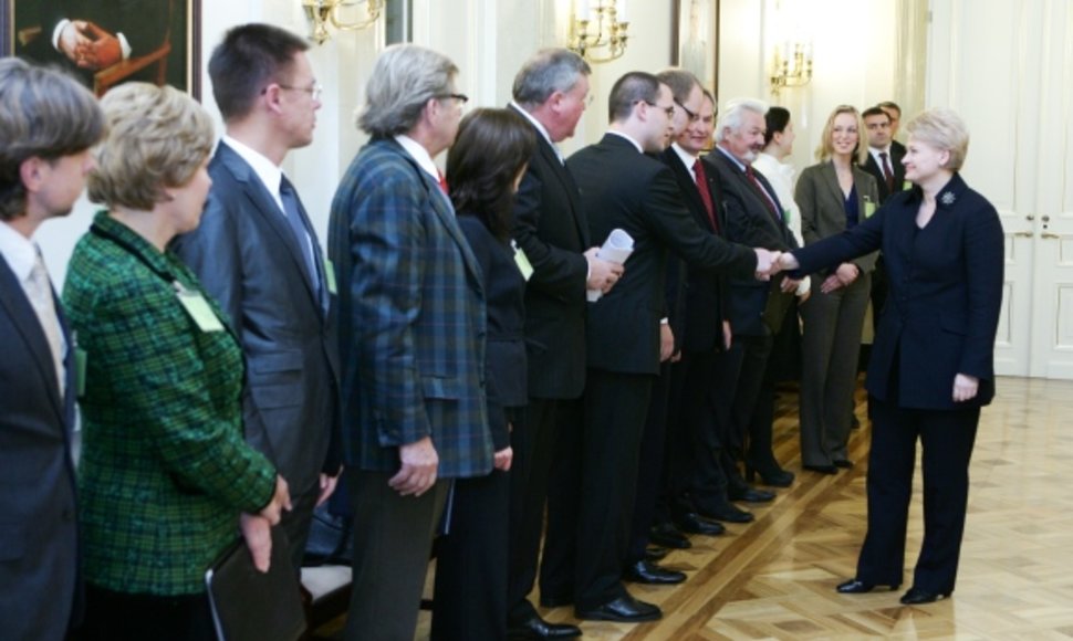 Prezidentė Dalia Grybauskaitė priėmė Europos verslo tinklo ir užsienio verslininkų asocijuotų struktūrų atstovus.