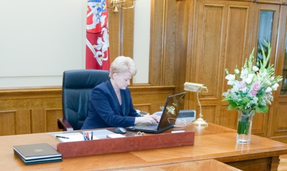 D.Grybauskaitė kompiuterį dažniausiai naudoja darbo reikalais.