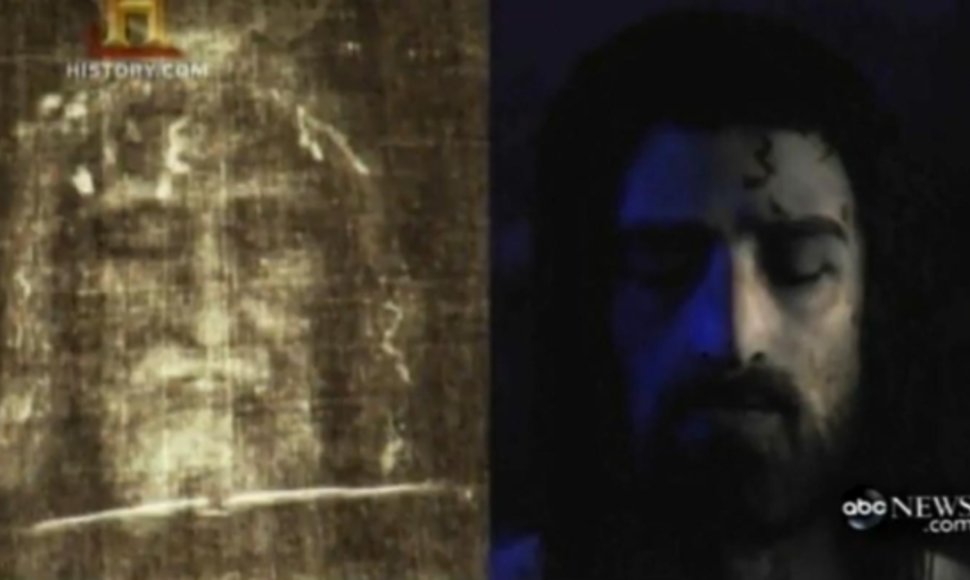 Pasinaudodami įspaudu Turino drobulėje (k.) mokslininkai skelbia atkūrę Jėzaus veidą. 