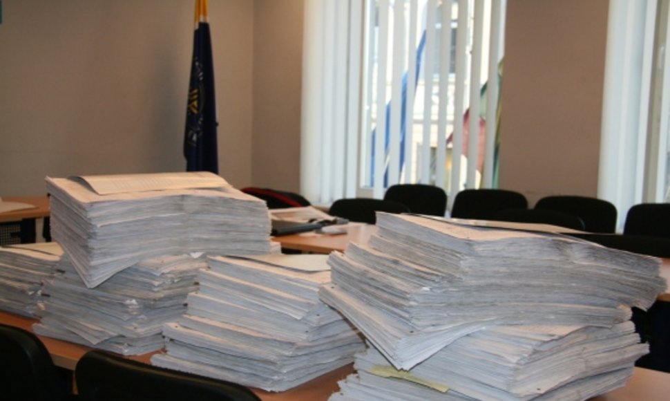 Referendumo iniciatyvinė grupė pastarosiomis dienomis tikrina ir skaičiuoja surinktus parašus. 