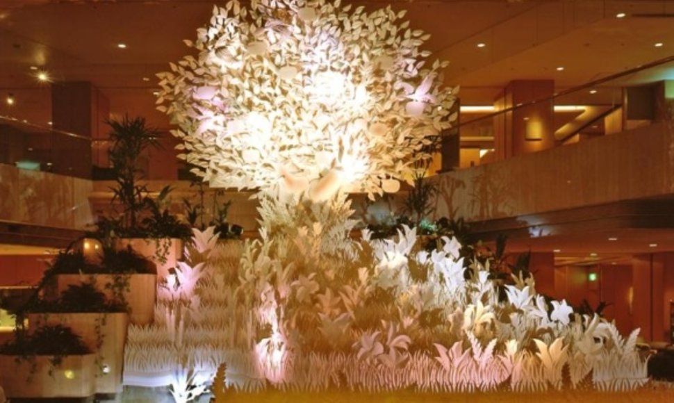 Didžiausias J.Nishinaka projektas – popierinė instaliacija „Ana“ viešbutyje Tokijuje su medžiais, paukščiais, žole, žuvimis. 