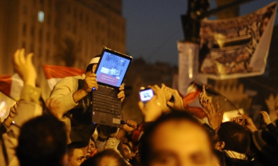 Internetas buvo aktyviai naudojamas organizuojant protesto akcijas Egipte. 