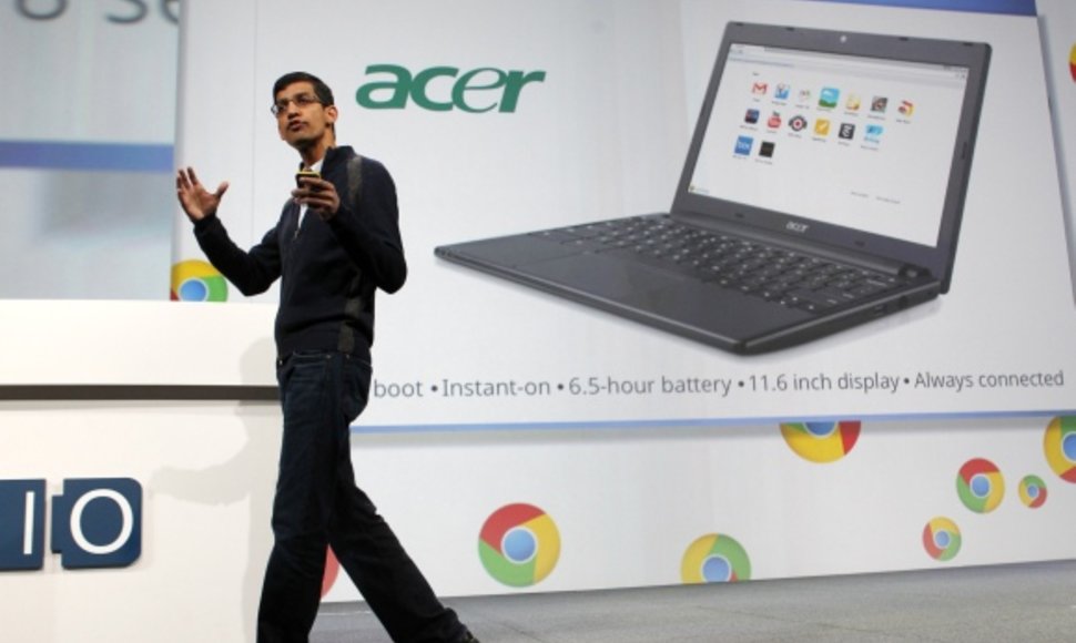 „Chrome“ viceprezidentas Sundaras Pichai pristato kompiuterius „Chromebook“.