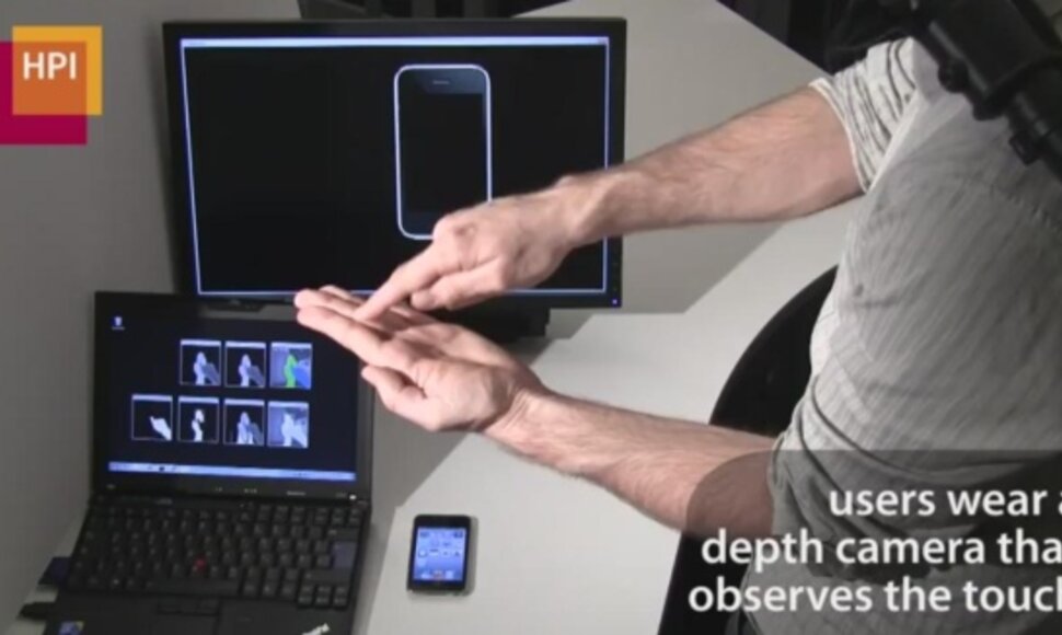 Nematomas išmanusis telefonas valdomas spaudant delną