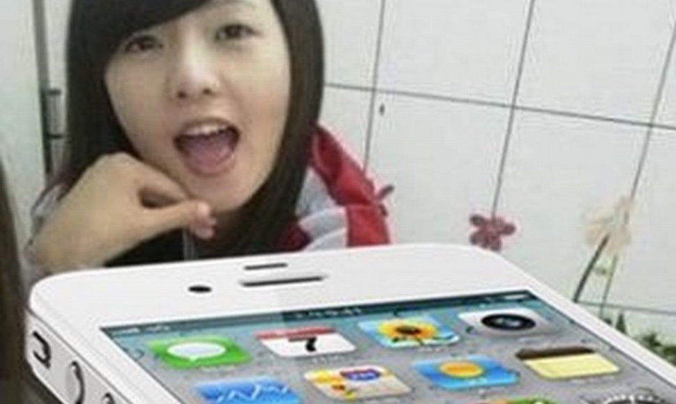 Mergina, pasivadinusi tiesiog Wen, teigia, kad ji svajoja turėti baltą „iPhone“ ir dėl jo yra pasiryžusi atiduoti nekaltybę. 
