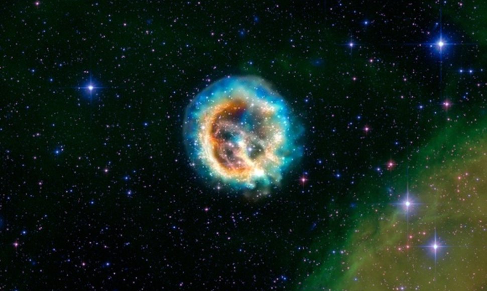 Supernovos sprogimo metu žvaigždės materija pasklinda visomis kryptimis tokiu greičiu, kuris prilygsta vienai dešimtajai šviesos greičio. 