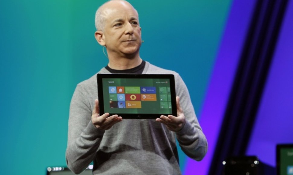 „Windows“ padalinio vadovas Stevenas Sinofsky pristato „Windows 8“.