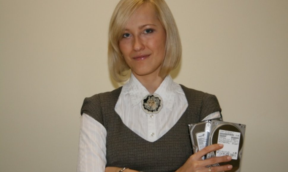 Bendrovės „Bartus pro“ direktorė Dovilė Rimšaitė–Bartusevičienė pastebi, kad per metus vienoje svetainėje internete talpinamos ir el. paštuose saugomos informacijos kiekis vidutiniškai išaugo dvigubai – nuo 1 gigabaito iki 2 gigabaitų. 