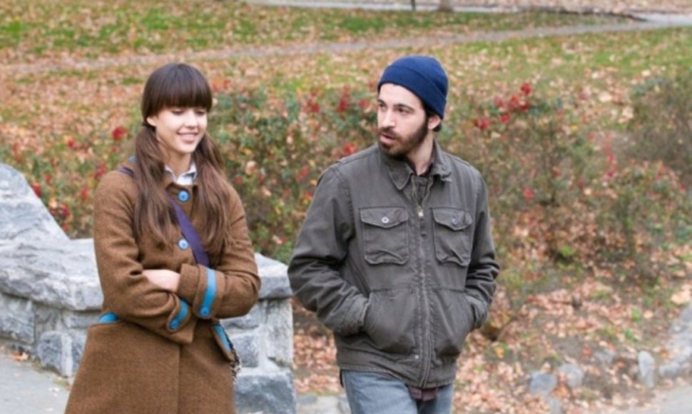 Romantinė komedija „Slaptas ženklas“ su Jessica Alba ir Chrisu Messina.