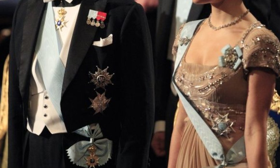 Švedijos karalius Carlas XVI Gustafas kol kas neketina užleisti sosto dukteriai Victoriai, nors ši sulaukia visuomenės palaikymo.