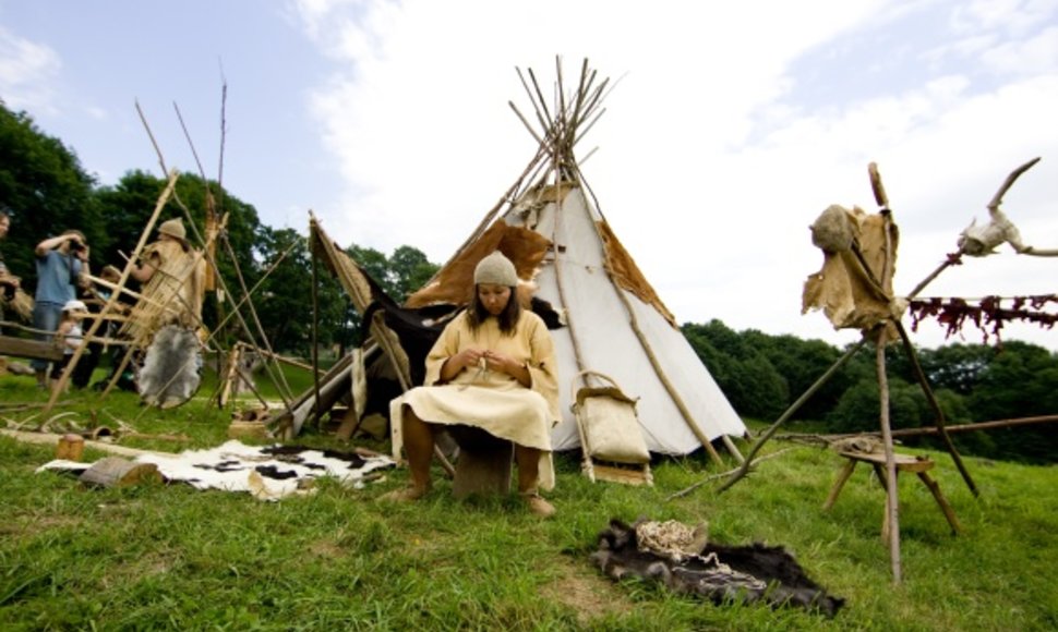 Festivalis „Gyvosios archeologijos dienos Kernavėje“ šiemet bus surengtas tryliktąjį kartą.