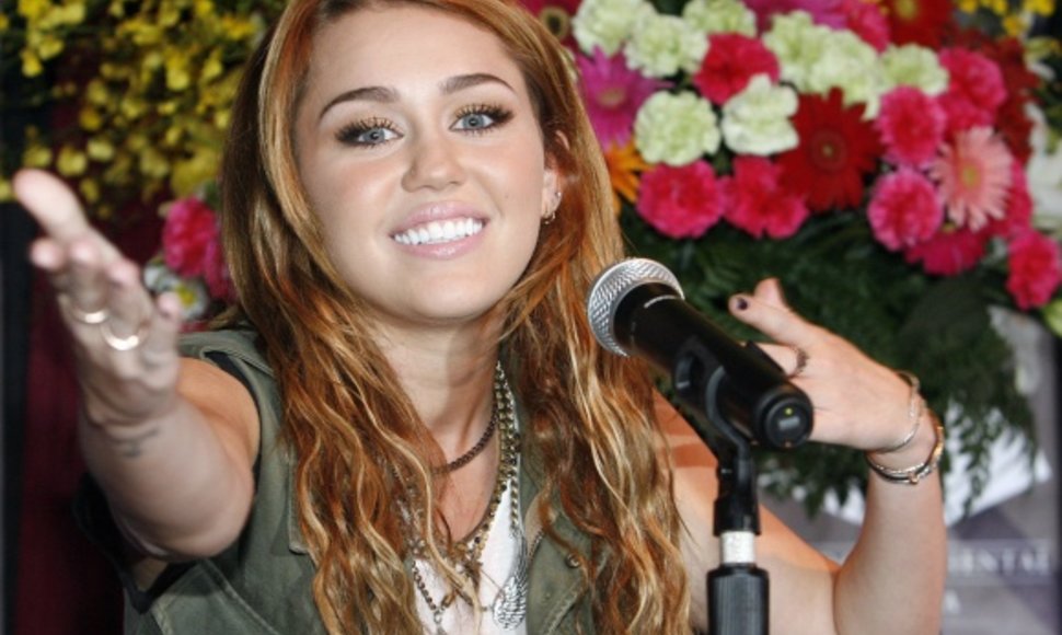 Miley Cyrus 2010-aisiais pateko į Holivude daugiausiai uždirbančių moterų dešimtuką.