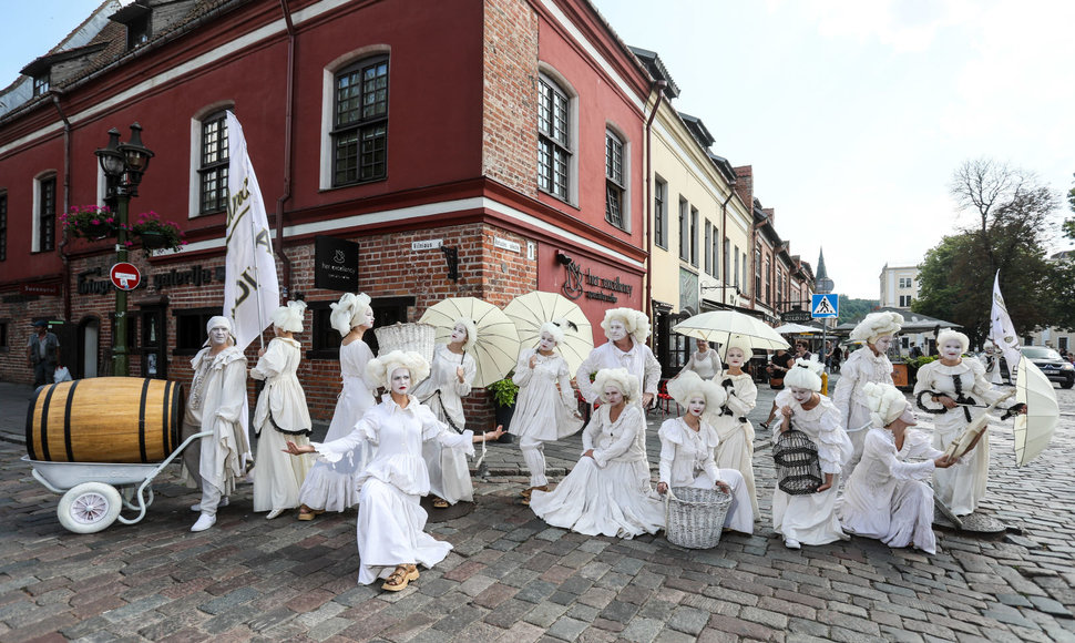 Teatralizuota eisena Kaune