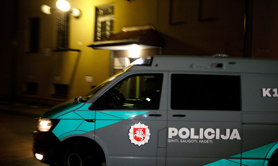 Policijos ma&scaron;ina tardymo izoliatoriaus kieme