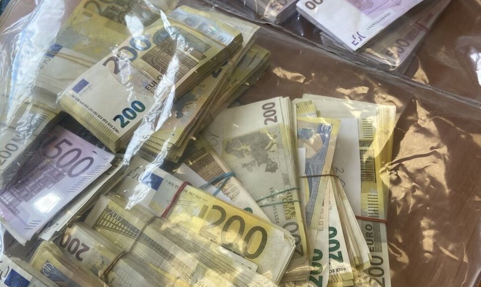 Policijoje rasti pinigai