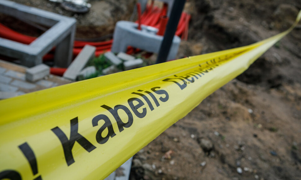Tesla Supercharger krovimo stotelės statybos