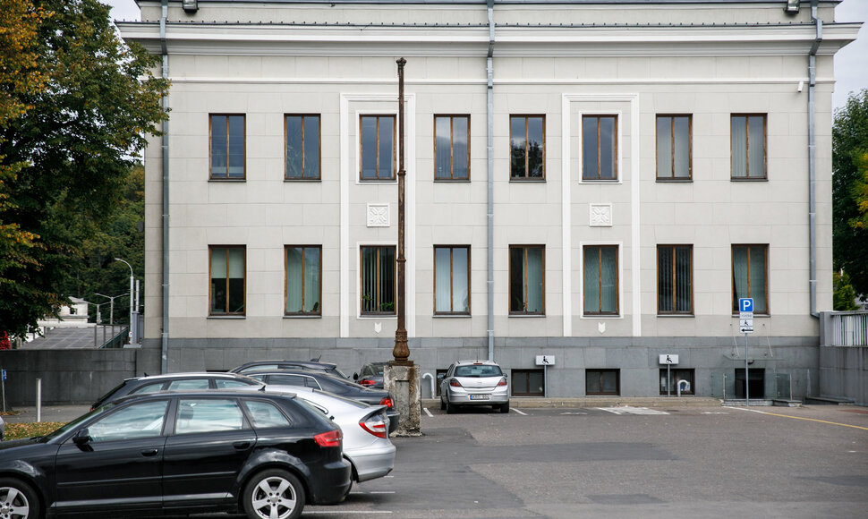 Automobilių aikštelė prie Kauno geležinkelio stoties