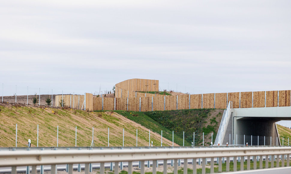 Bridge of Beasts over the A5 motorway