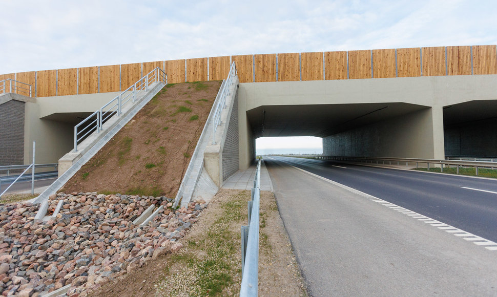 The Bridge of Beasts over the A5 motorway