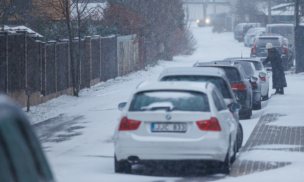 Kauną nuklojo sniegas