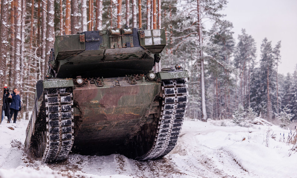 Tankų Leopard testavimas Gaižiūnų poligone