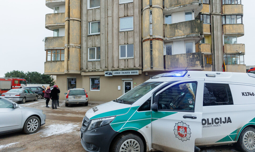 Kaune degė balkonas daugiabutyje