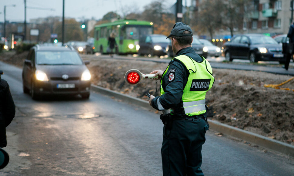 Policijos priemonė prie pėsčiųjų perėjų