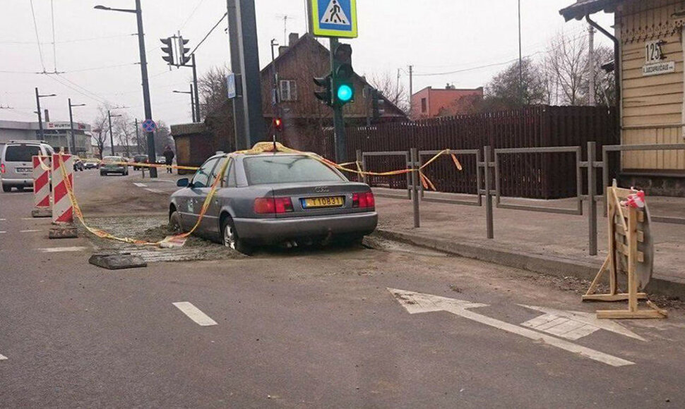 Užklimpusi &bdquo;Audi&ldquo;