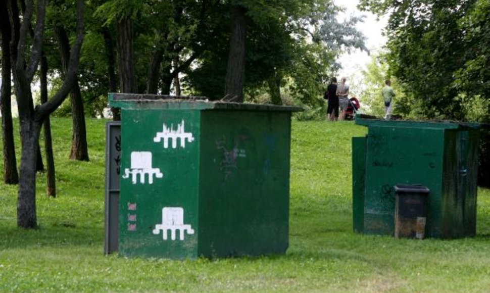 Sezoniniai viešieji tualetai veikia žmonių gausiai lankomose vietose - parkuose, paplūdimiuose.