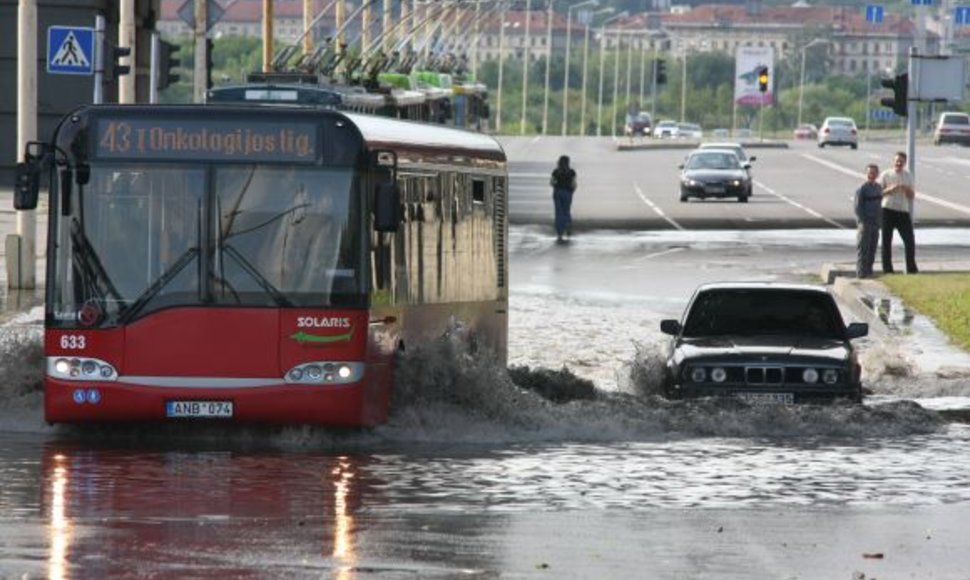Šią vasarą Kauno gatvės nuo lietaus vandens patvinsta nebe pirmą kartą.