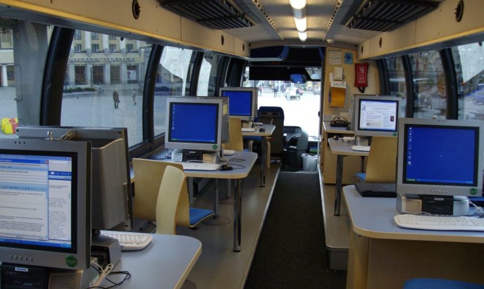 Po miestus partnerius keliaujantis bibliobusas yra mobili biblioteka. Iš išorės įprastai atrodančioje transporto priemonėje yra įrengtos šiuolaikiškos darbo vietos su kompiuteriais, interneto ryšiu ir panašiais dalykais.