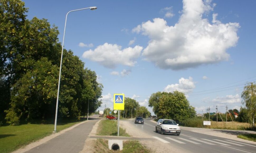 Dviračių ir pėsčiųjų takas Domeikavoje.