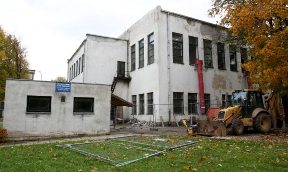 I&scaron; keliokikos metrų nukritęs statybininkas žuvo i&scaron; karto.