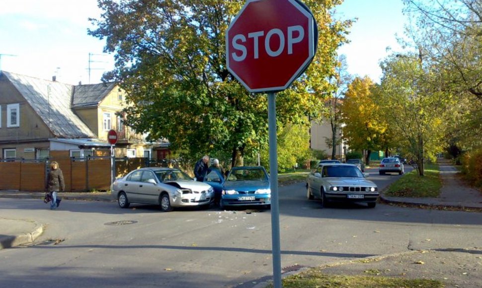Šią savaitę Aukštaičių ir P.Višinskio gatvių sankryžoje įvyko dvi techninės avarijos. Nuotraukoje - vienas jų.