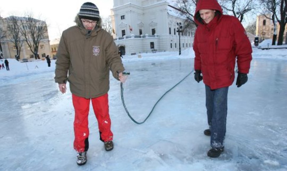 Ledo čiuožykla Kaune, Rotušės aikštėje, įrengiama ne pirmus metus.