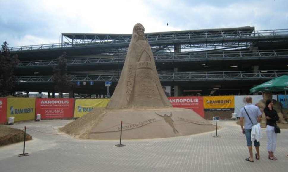 Maiklo Džeksono skulptūra iš smėlio