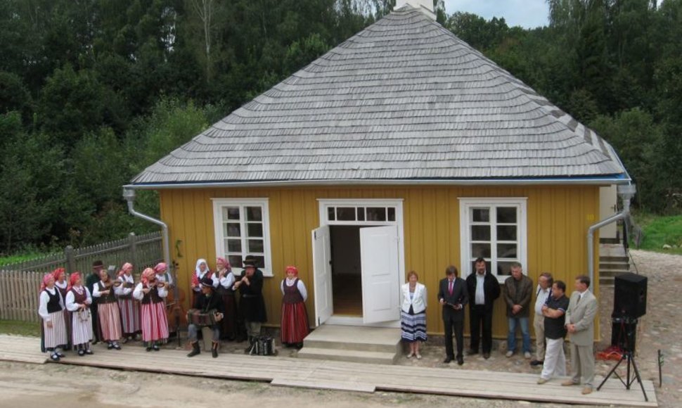 Muziejaus miestelyje atidarytas naujas pastatas - tipiškas Plungės miestelėnų namas.