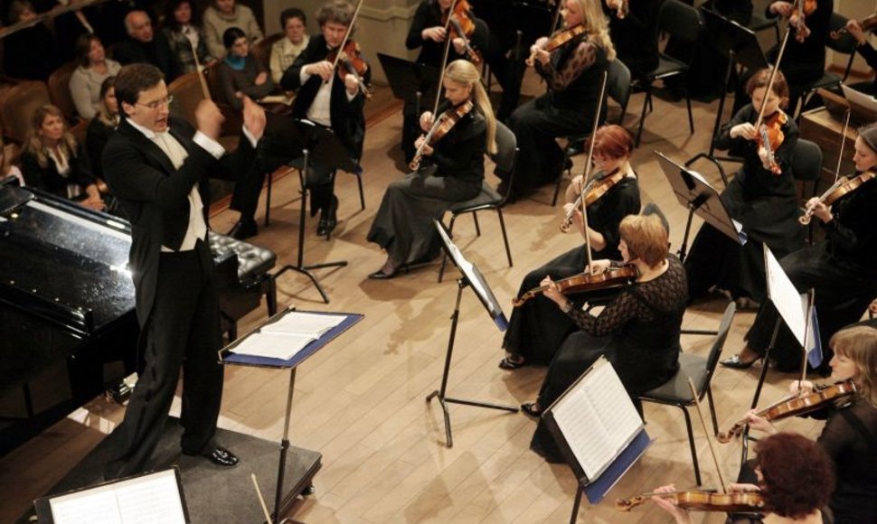 Kauno miesto simfoninis orkestras ir M.Pitrėnas.