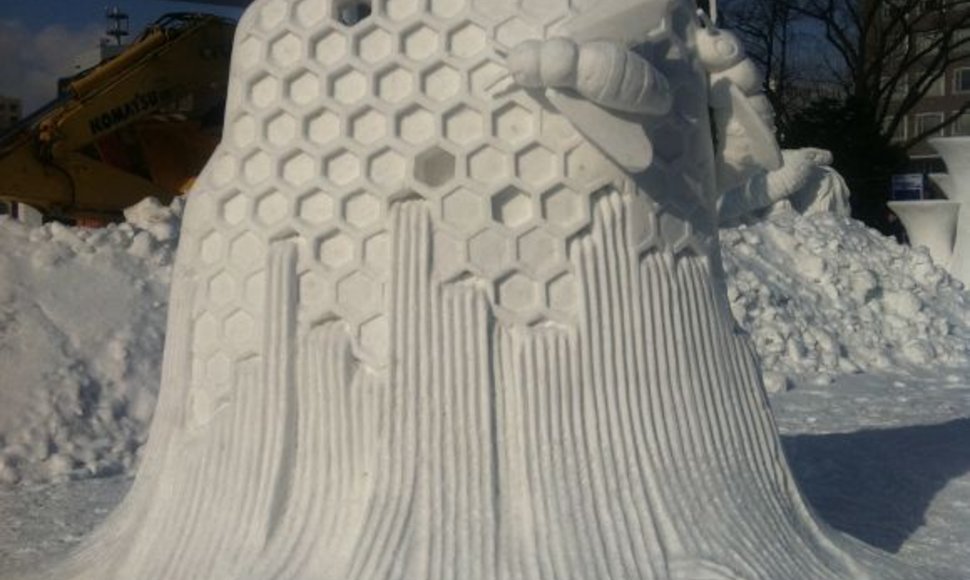 Festivalyje Japonijoje iš sniego sukurta kauniečių skulptūra pelnė pirmą vietą