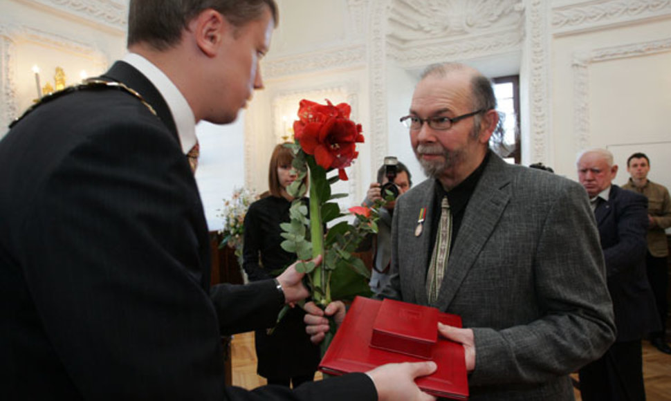 Eugenijui Miliūnui įteiktos Kauno miesto garbės piliečio regalijos